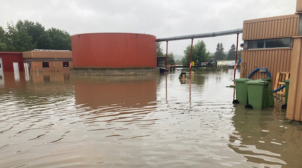 När reningsverket översvämmades av vatten (bild tagen av tekniska enheten Heby kommun)